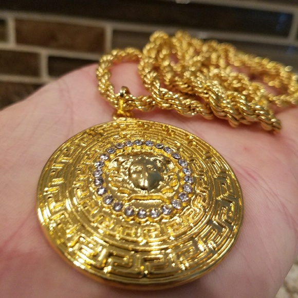 NEW! Mens 18K Gold Plated "Medusa" Pendant - Picture 2 of 8